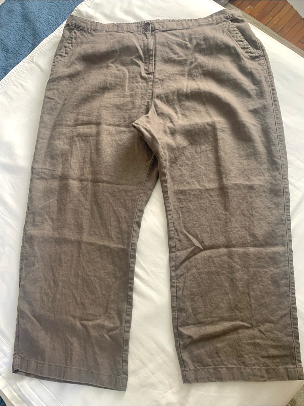LL. Bean Women’s Brown Linen Crop Pants. Size 24W